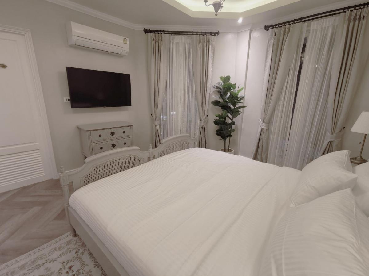 Double Bed Hotel Bangkok Buitenkant foto