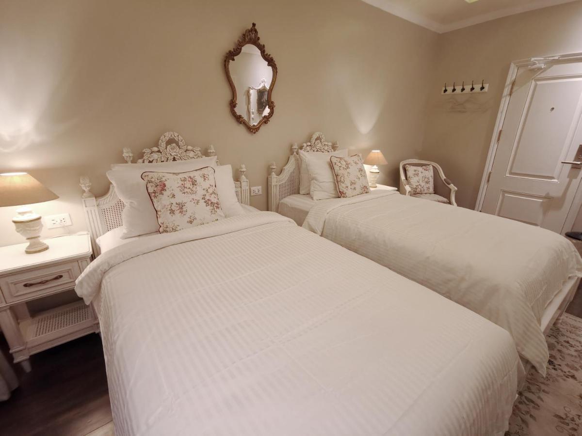 Double Bed Hotel Bangkok Buitenkant foto
