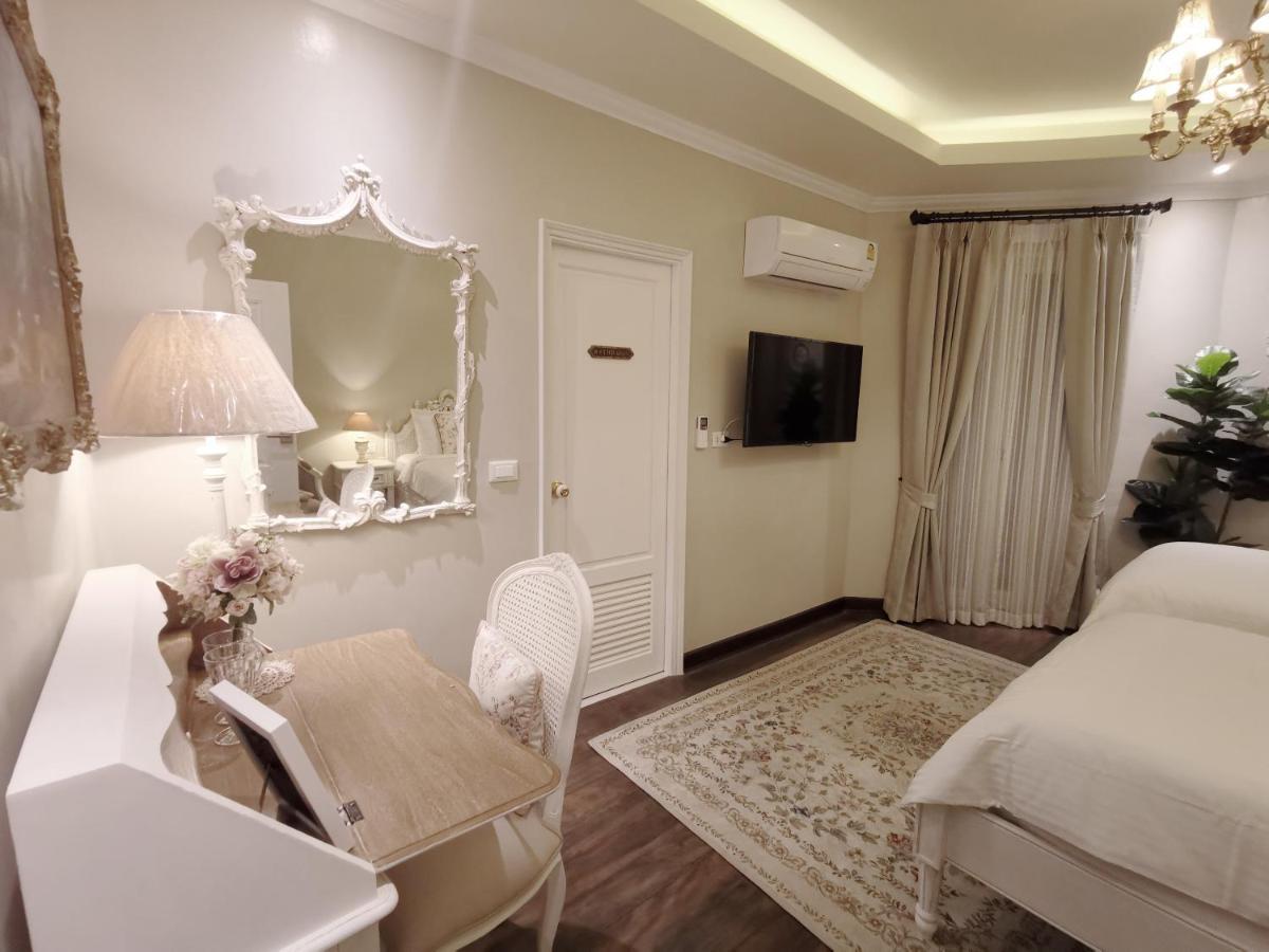 Double Bed Hotel Bangkok Buitenkant foto