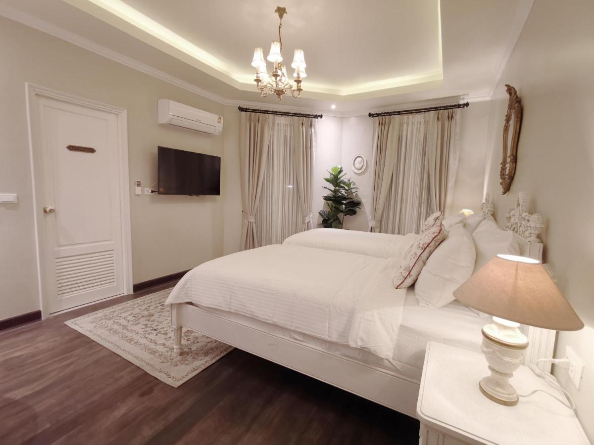 Double Bed Hotel Bangkok Buitenkant foto