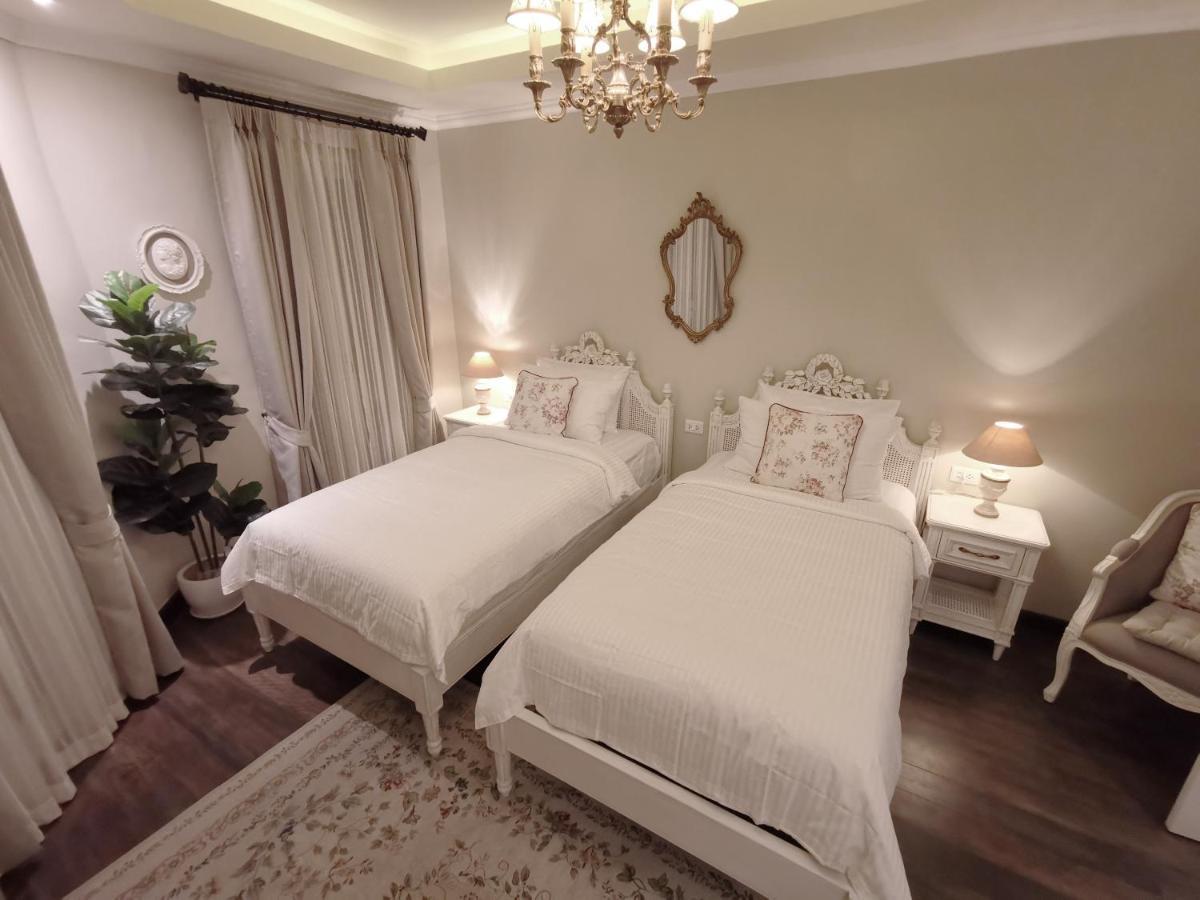 Double Bed Hotel Bangkok Buitenkant foto