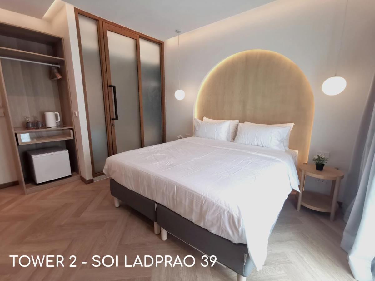 Double Bed Hotel Bangkok Buitenkant foto